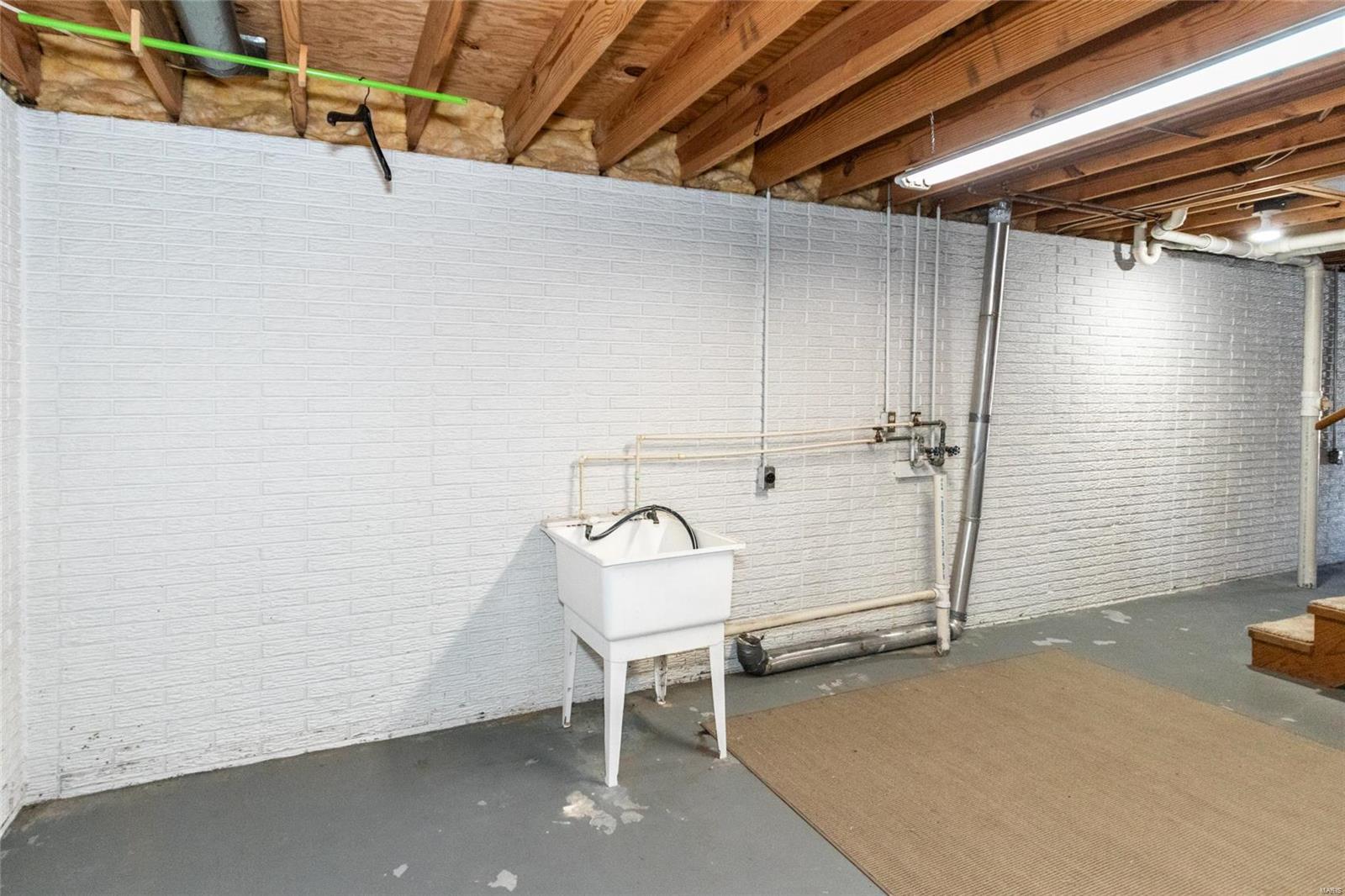 Hillsboro, Missouri 63050, United States, 3 Bedrooms Bedrooms, ,2 BathroomsBathrooms,Residential,Pending,15717