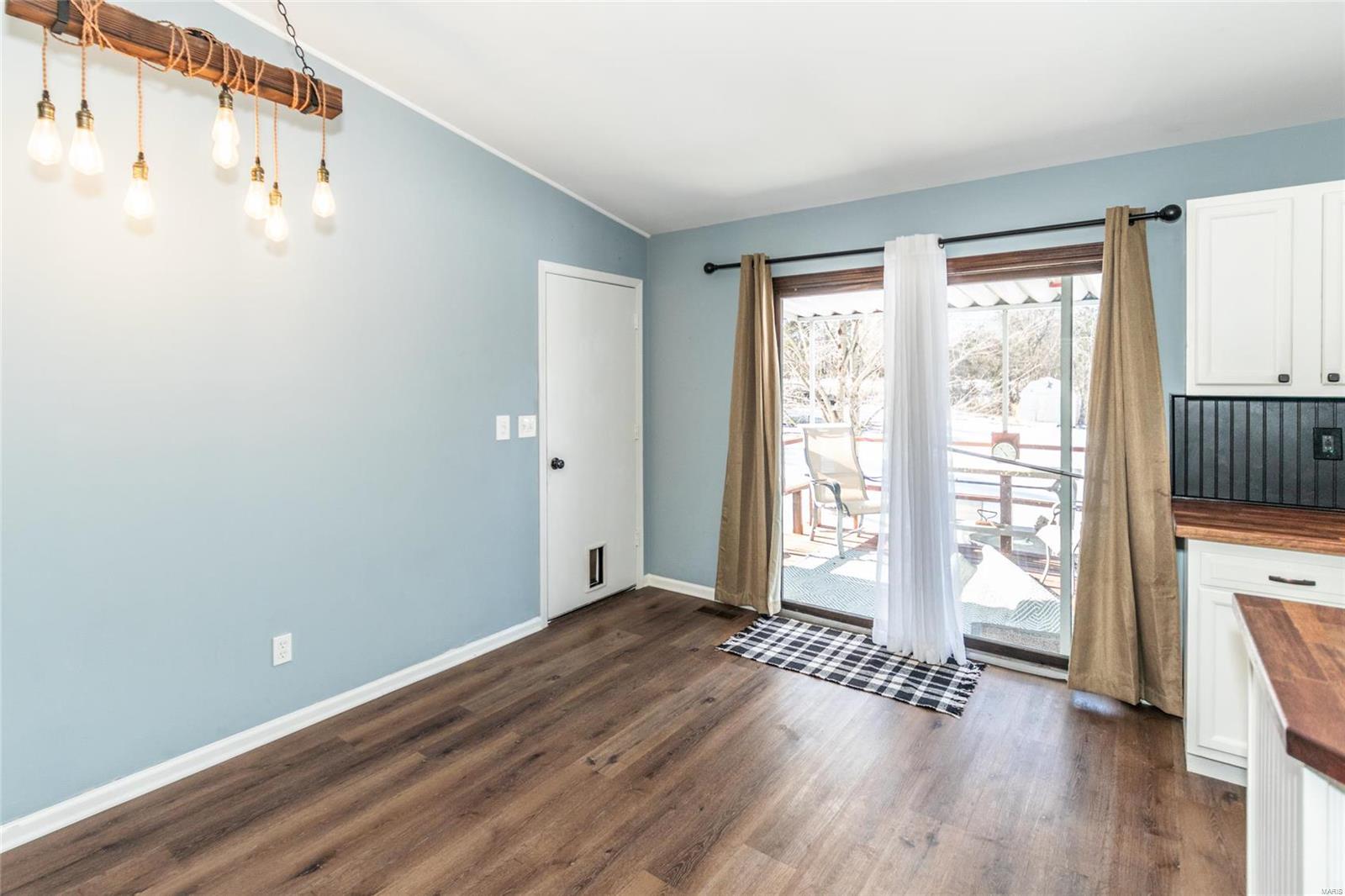 Hillsboro, Missouri 63050, United States, 3 Bedrooms Bedrooms, ,2 BathroomsBathrooms,Residential,Pending,15717