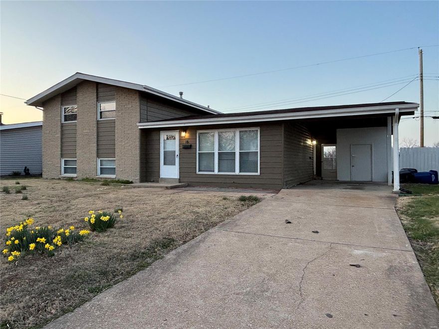 Awesome 4 bedroom property - as a super spacious fenced back yard, must see! This multi-level home has 3 finished levels PLUS a bonus basement underneath. Turnkey, ready to go! Easy access to shopping, highway. Must See!