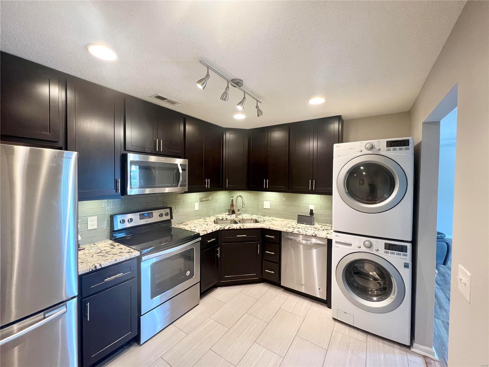 Brentwood Forest Condo Ph Six - Residential