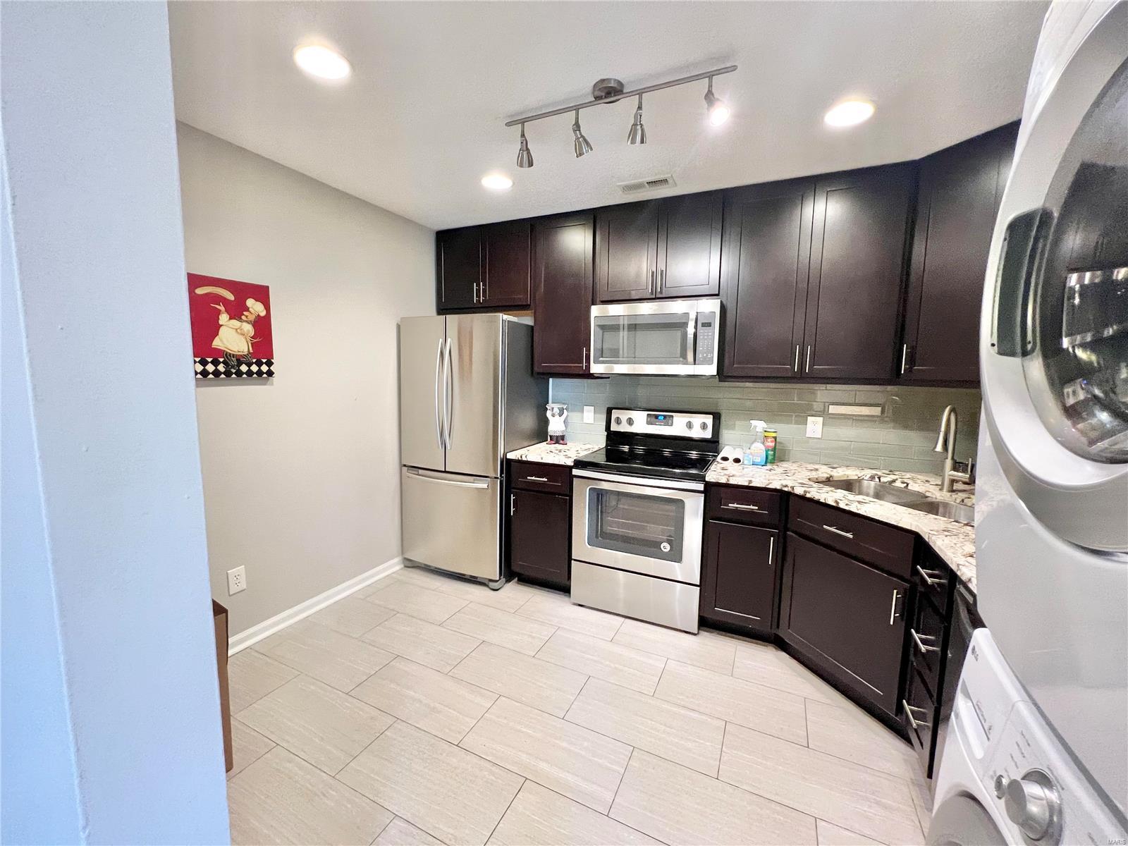Brentwood Forest Condo Ph Six - Residential