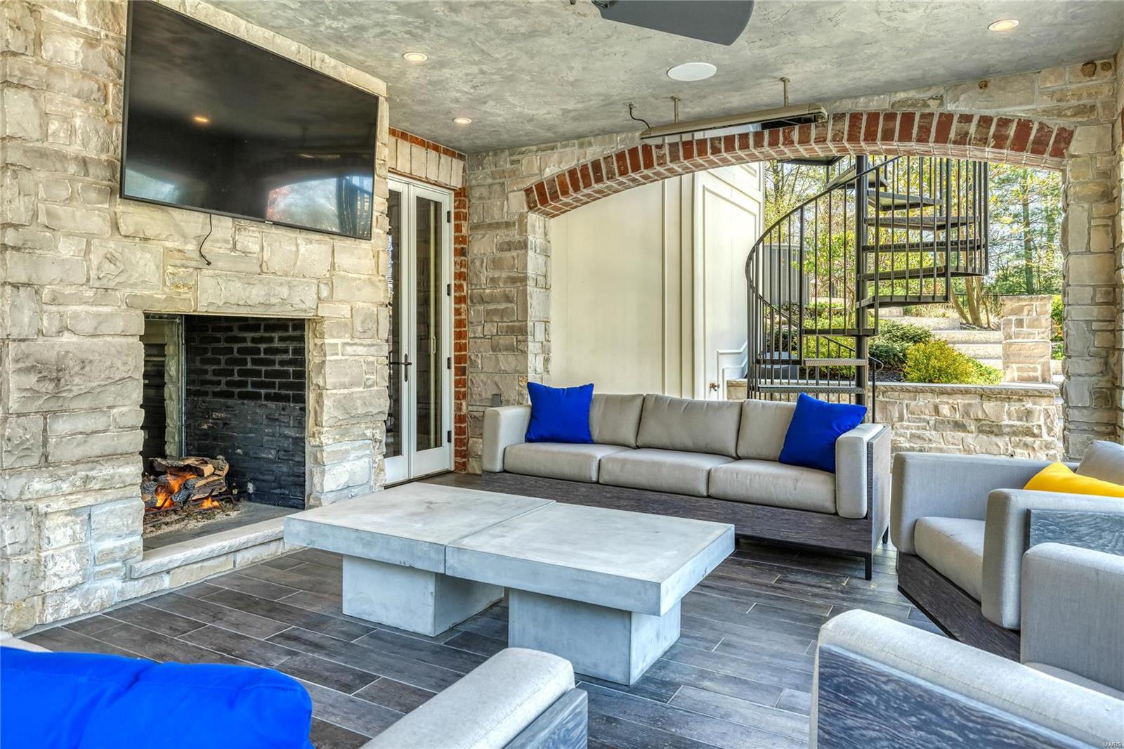 Whitmoor Upper Rdwy & Esmt - Residential