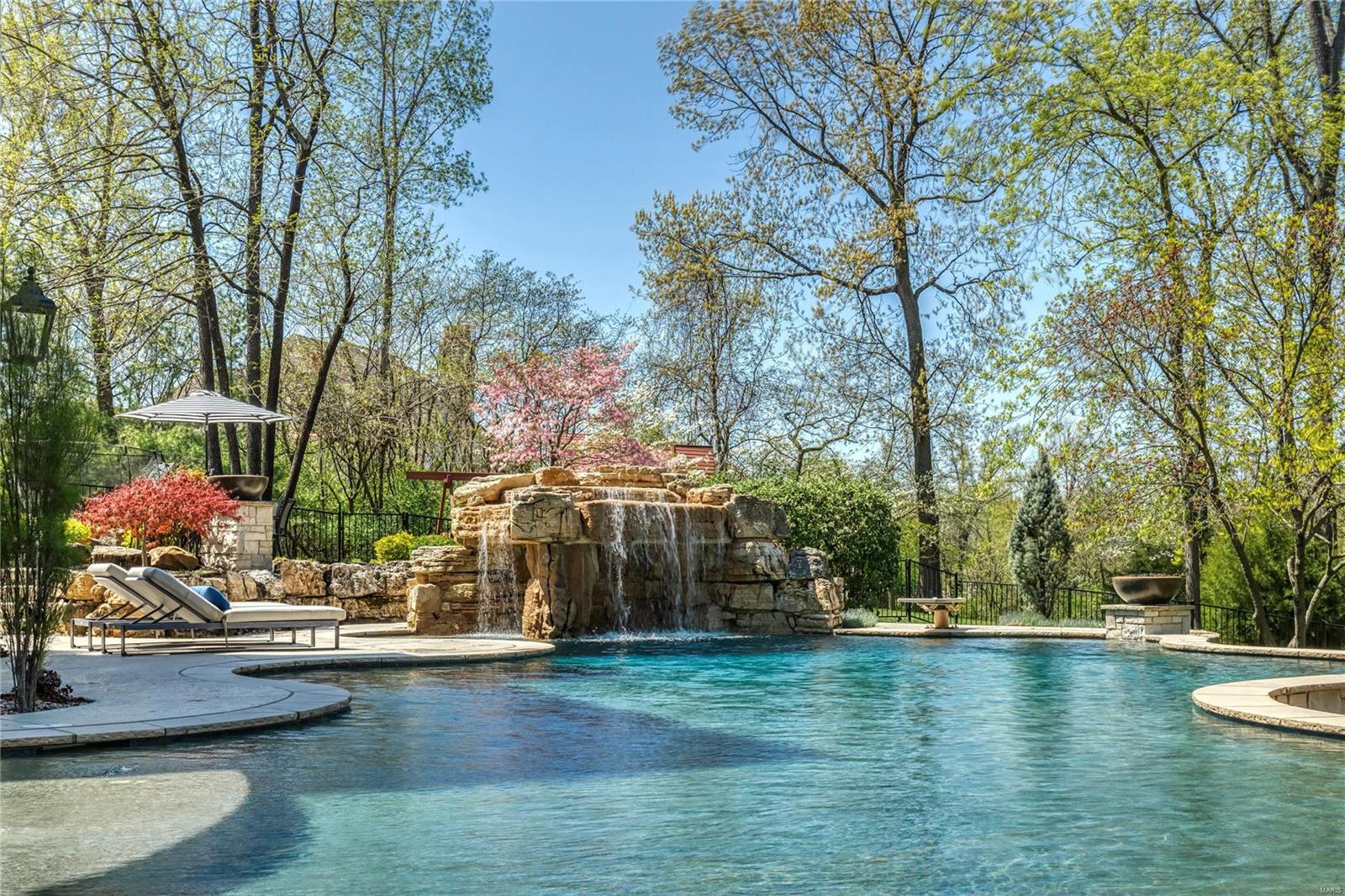 Whitmoor Upper Rdwy & Esmt - Residential