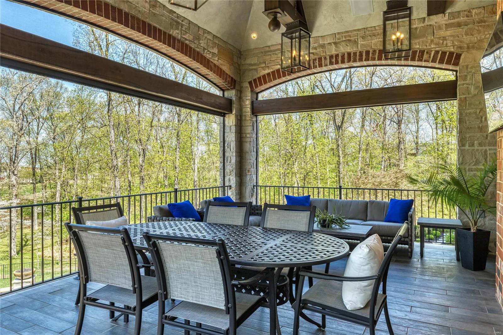 Whitmoor Upper Rdwy & Esmt - Residential