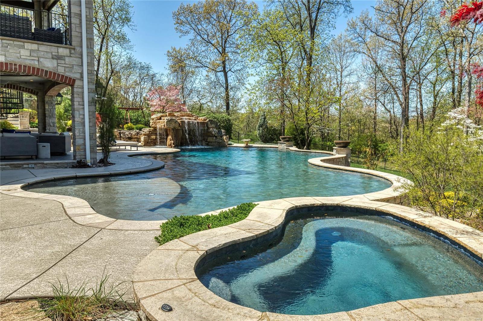 Whitmoor Upper Rdwy & Esmt - Residential