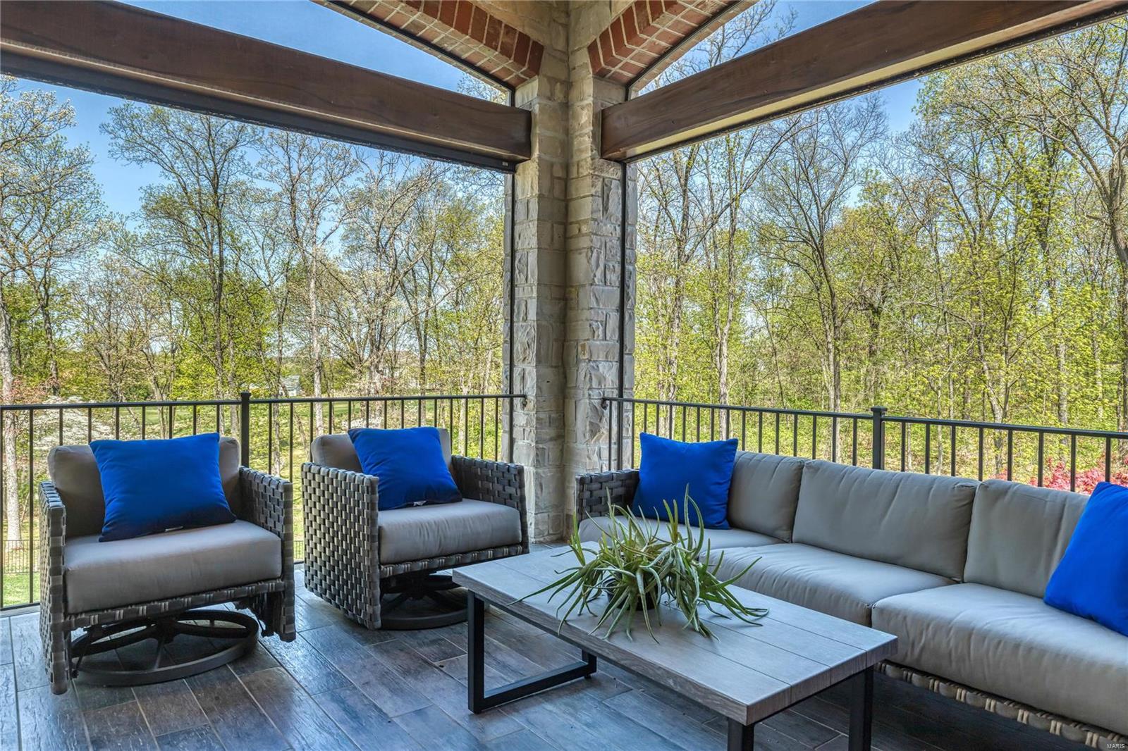 Whitmoor Upper Rdwy & Esmt - Residential