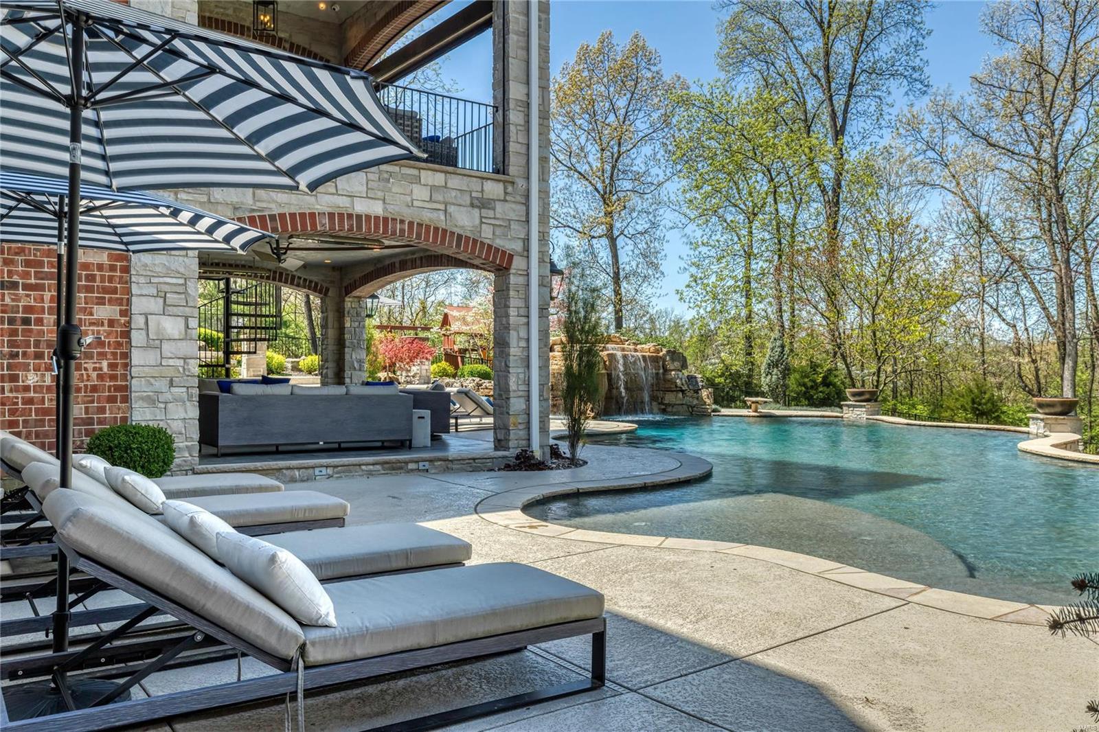 Whitmoor Upper Rdwy & Esmt - Residential