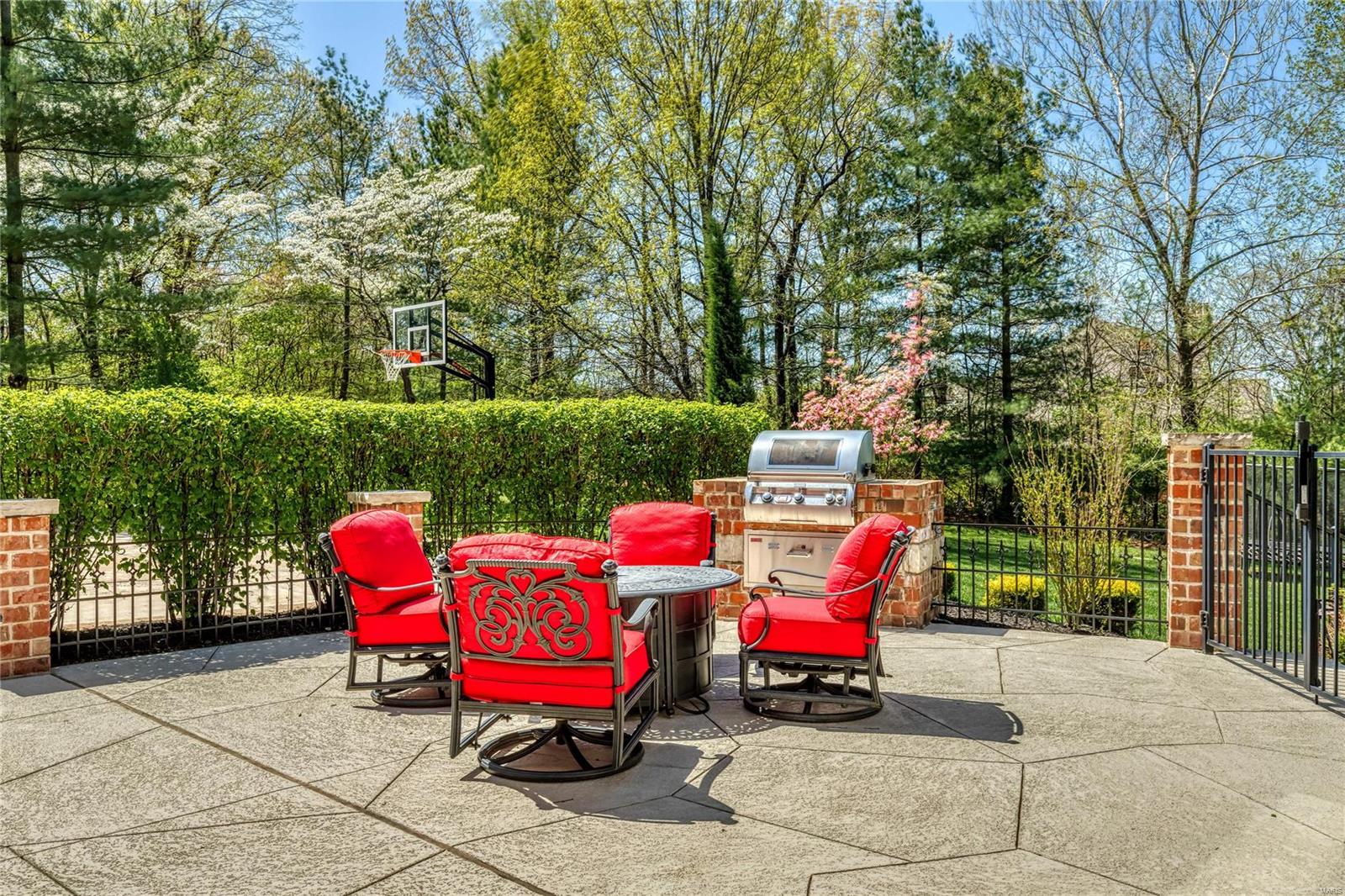 Whitmoor Upper Rdwy & Esmt - Residential