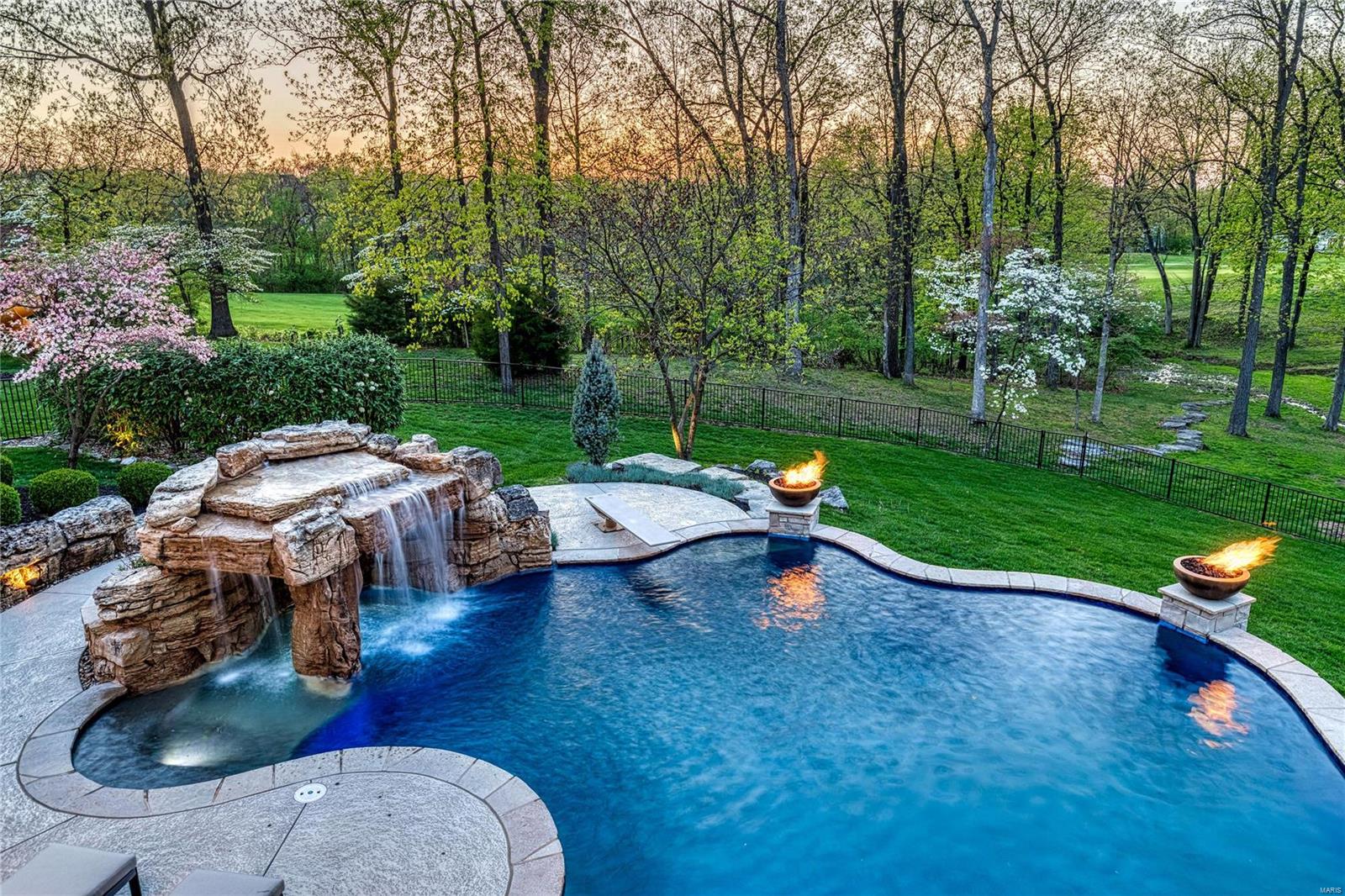 Whitmoor Upper Rdwy & Esmt - Residential