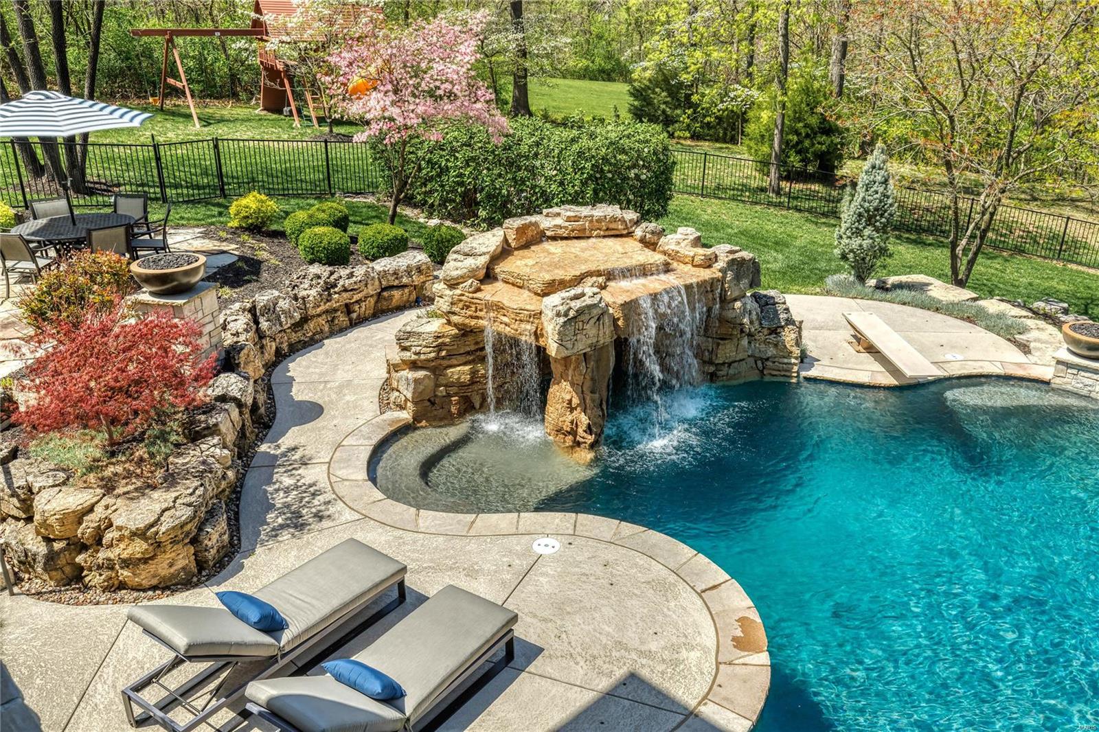 Whitmoor Upper Rdwy & Esmt - Residential