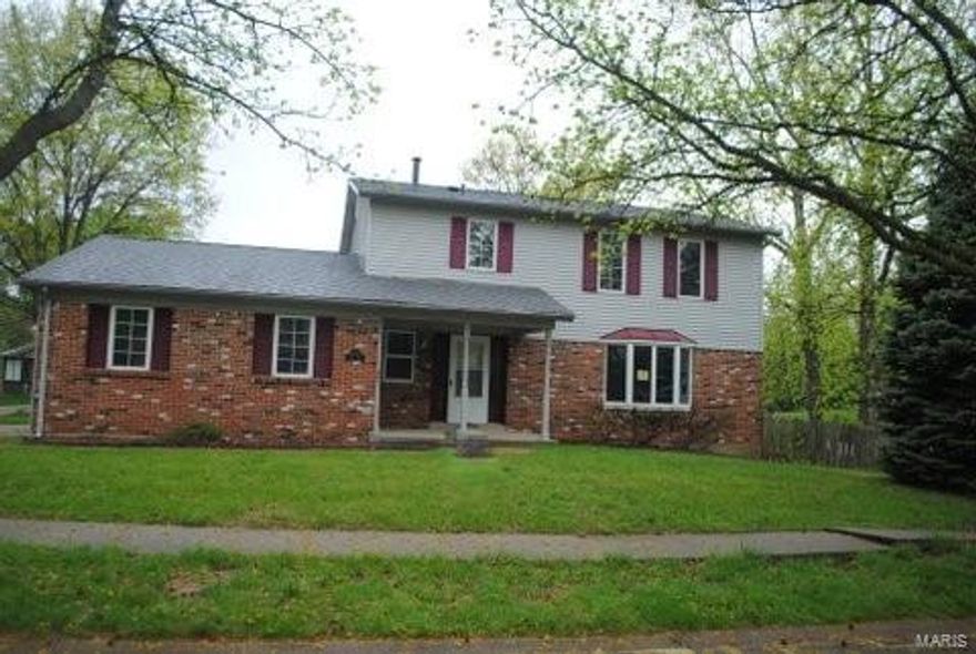 Great 4 bedroom 2.5 bath home on a culd-e-sac with a fenced yard. This house features a  large living room, Family Room with fireplace, Eat in kitchen with plenty of counter top space and separate formal dining room. This is a Fannie Mae HomePath Property. SpecialListingConditions: Foreclosure