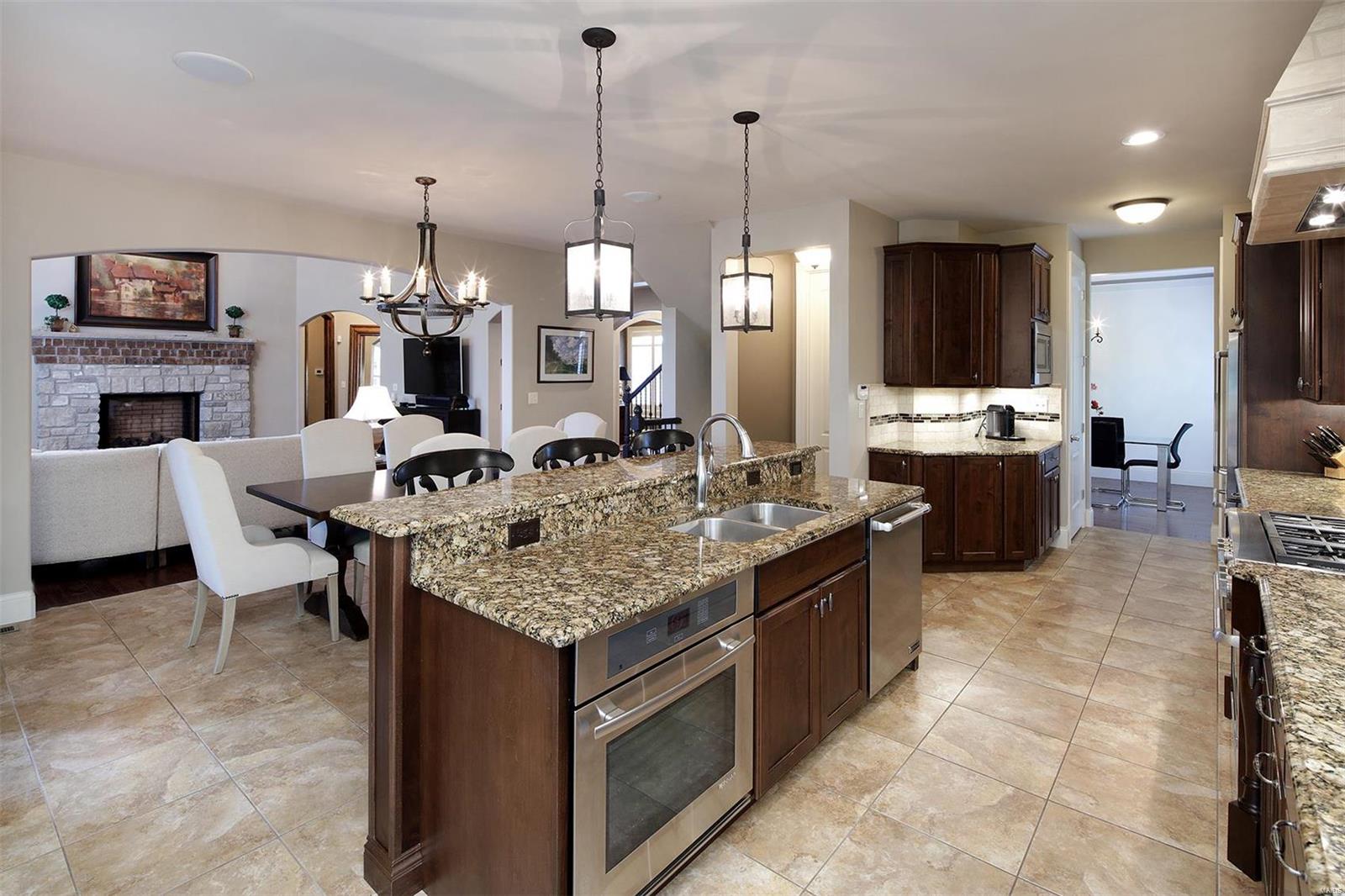 Ladue Court Villas - Residential