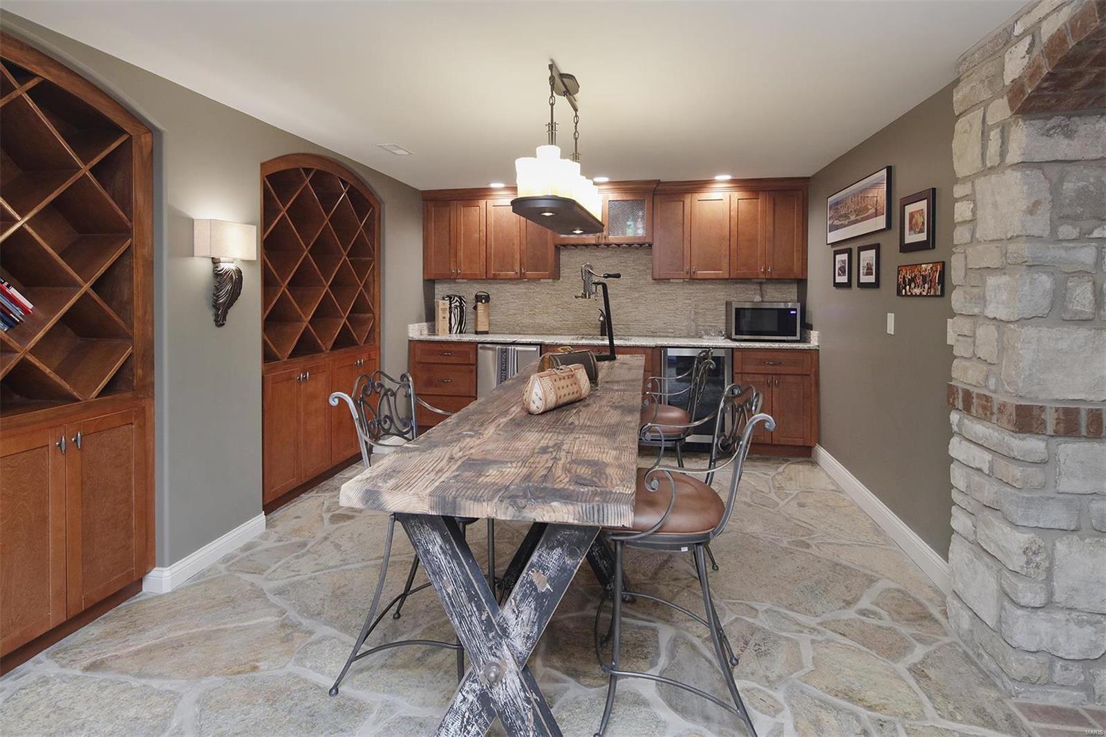 Ladue Court Villas - Residential