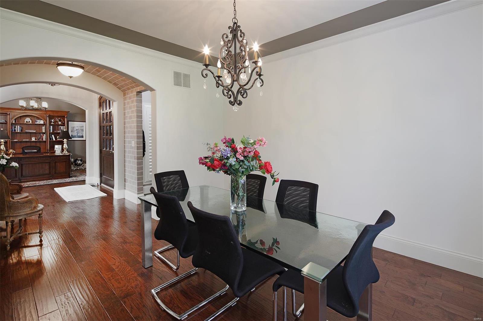 Ladue Court Villas - Residential