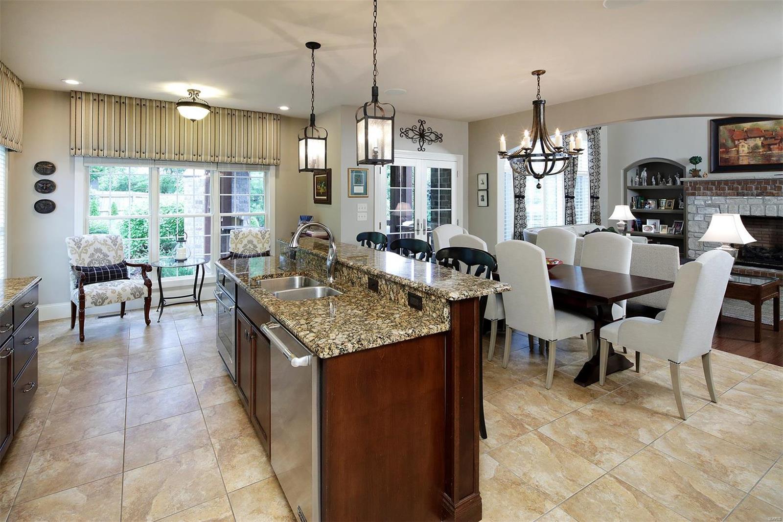 Ladue Court Villas - Residential