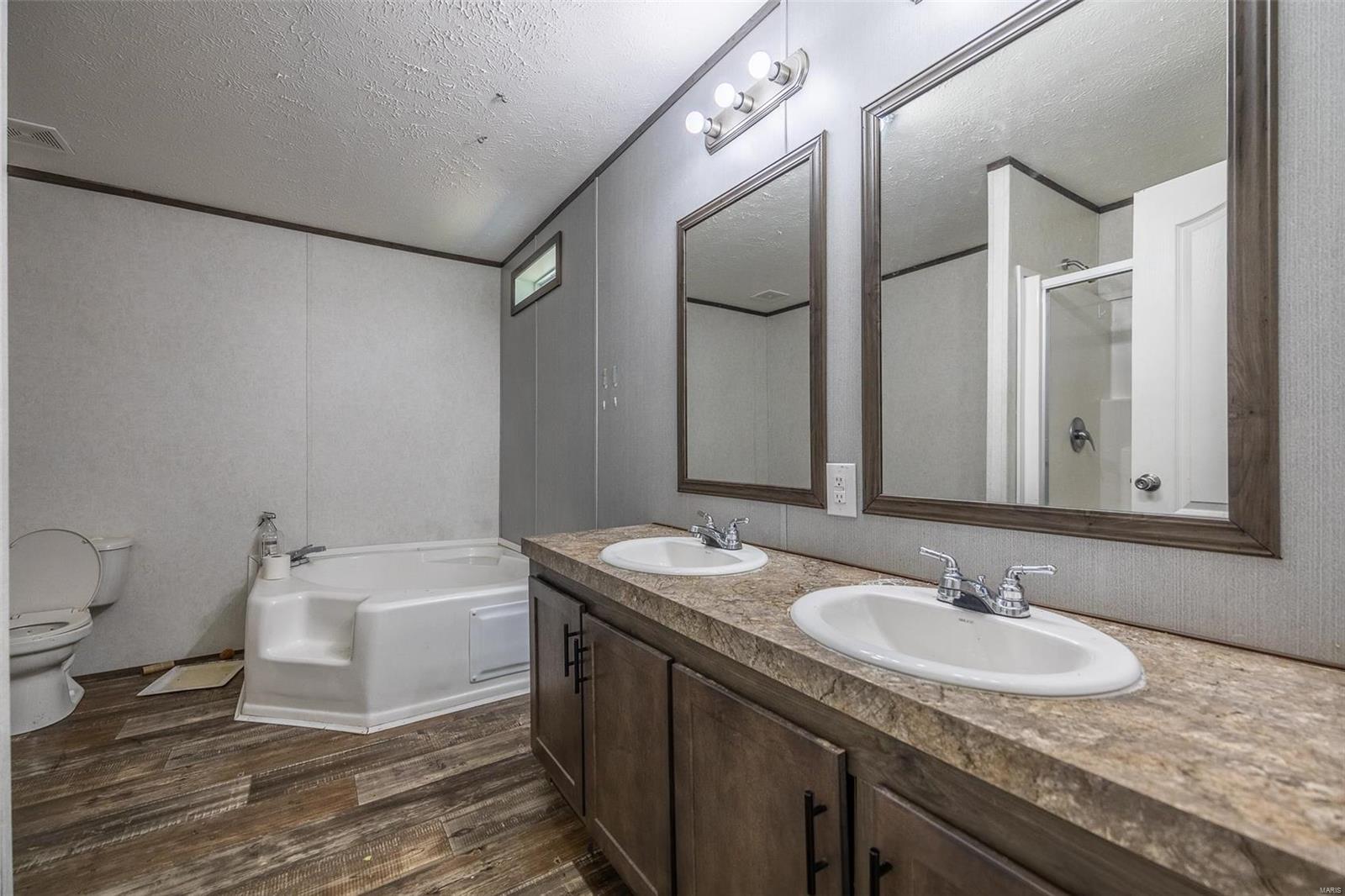 RURAL - Commercial Sale