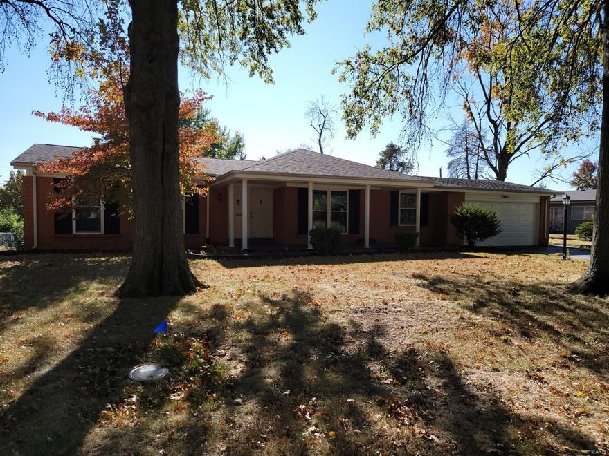 Nice House for Rent in Creve Coeur

Features: 3 bedrooms, 2 baths, central air, gas heat, hardwood floors, carpet, refrigerator, electric stove, microwave, dishwasher, electric washer/dryer hookups, garage, off-street parking, full basement.

Utilities: Tenant is responsible for gas, electric, water, sewer, trash service, lawn care and snow removal.

Parkway School District: Craig Elementary, Northeast Middle, Parkway North High.

Pets are OK with owner approval and $300, one time, non-refundable pet charge.