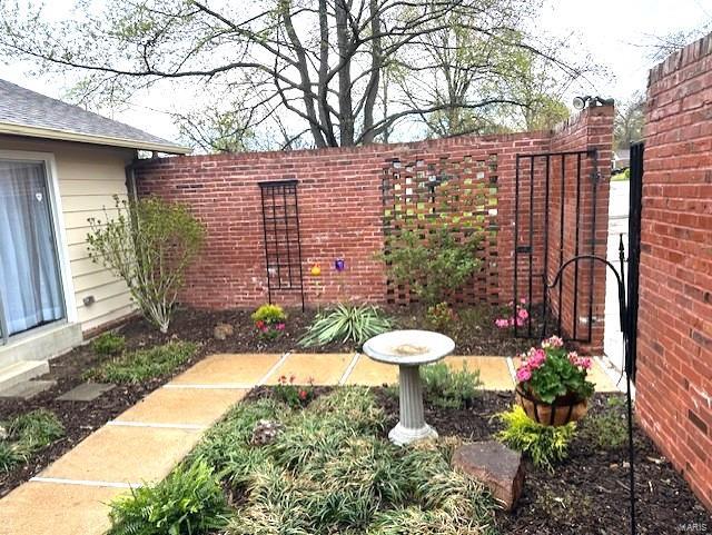 Ballwin, Missouri 63011, United States, 3 Bedrooms Bedrooms, ,2 BathroomsBathrooms,Residential,Pending,107309