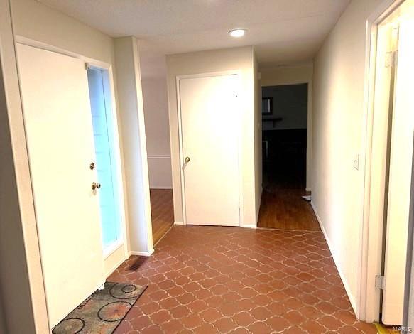 Ballwin, Missouri 63011, United States, 3 Bedrooms Bedrooms, ,2 BathroomsBathrooms,Residential,Pending,107309