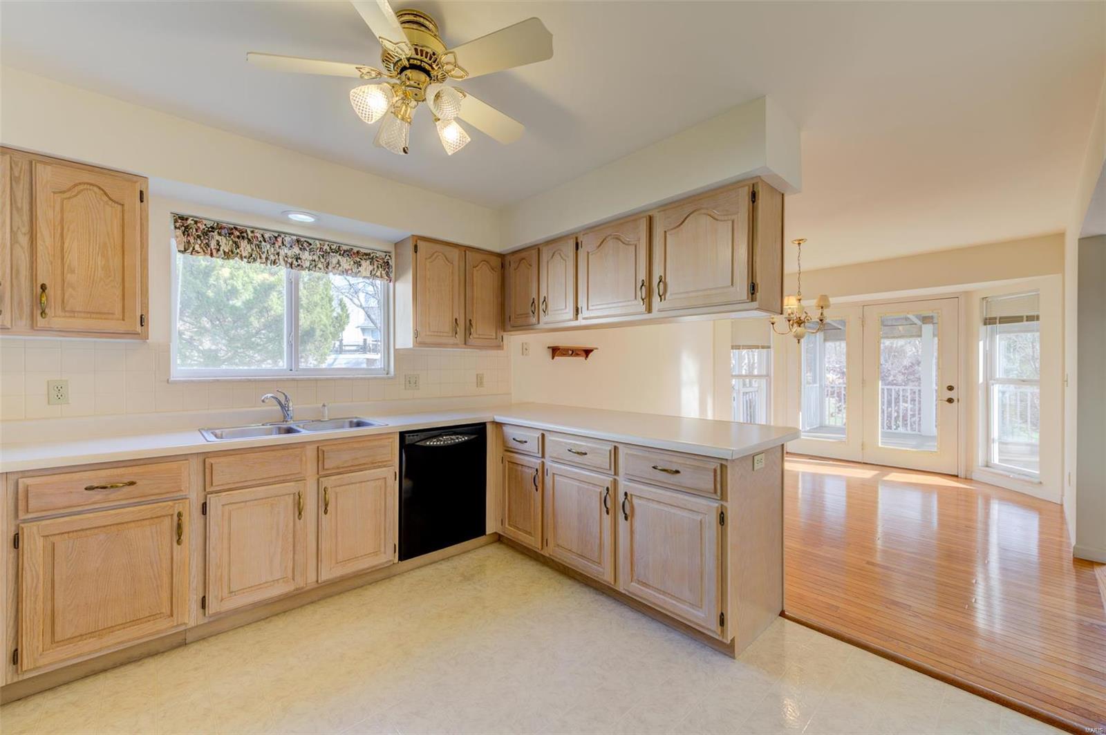 St Peters, Missouri 63376, United States, 3 Bedrooms Bedrooms, ,3 BathroomsBathrooms,Residential,Pending,26482