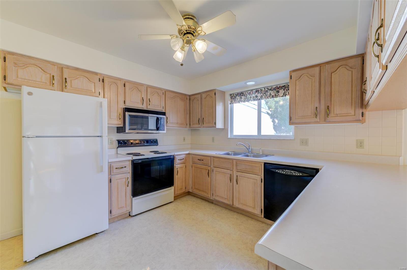 St Peters, Missouri 63376, United States, 3 Bedrooms Bedrooms, ,3 BathroomsBathrooms,Residential,Pending,26482