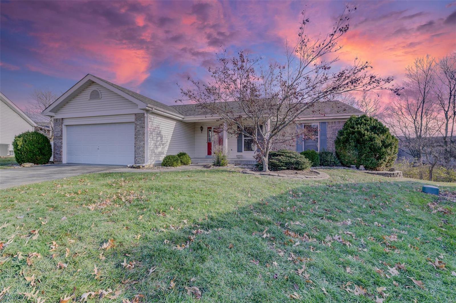 St Peters, Missouri 63376, United States, 3 Bedrooms Bedrooms, ,3 BathroomsBathrooms,Residential,Pending,26482