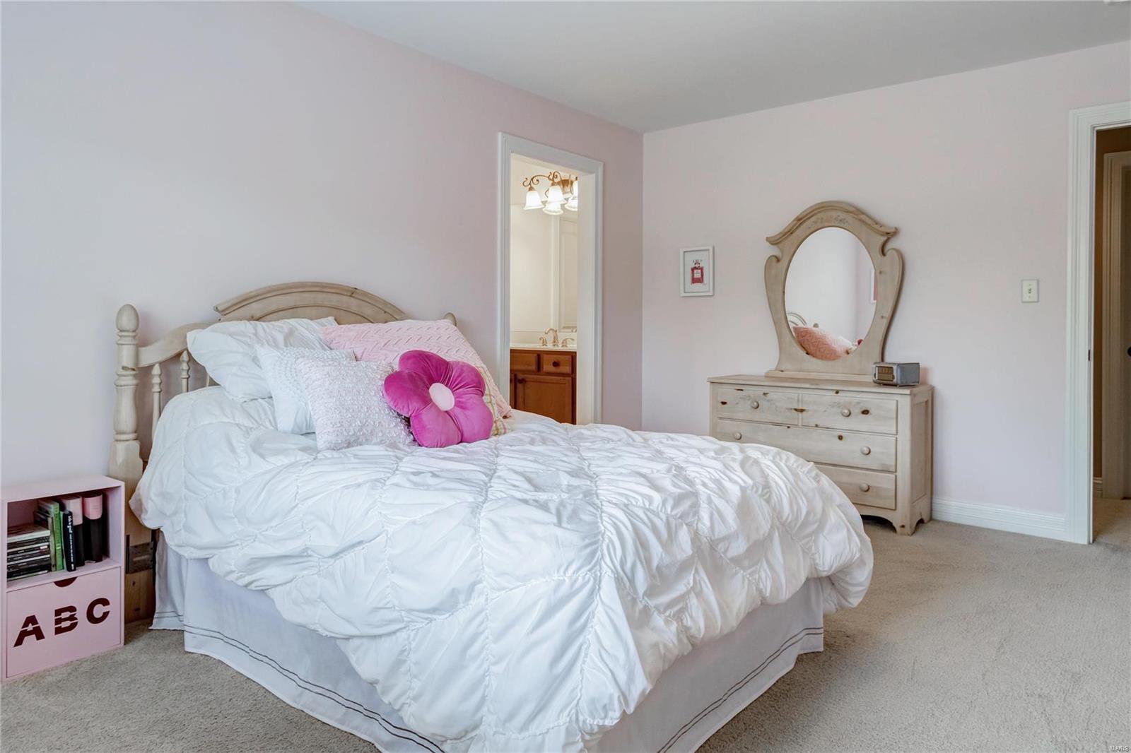 Ladue Meadows - Residential