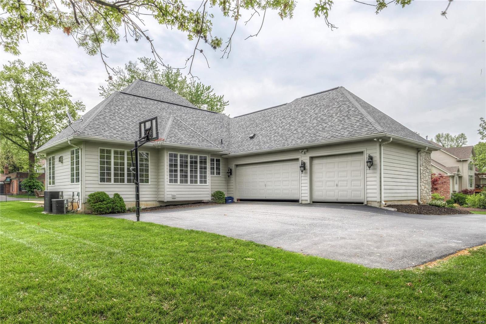 Ladue Meadows - Residential
