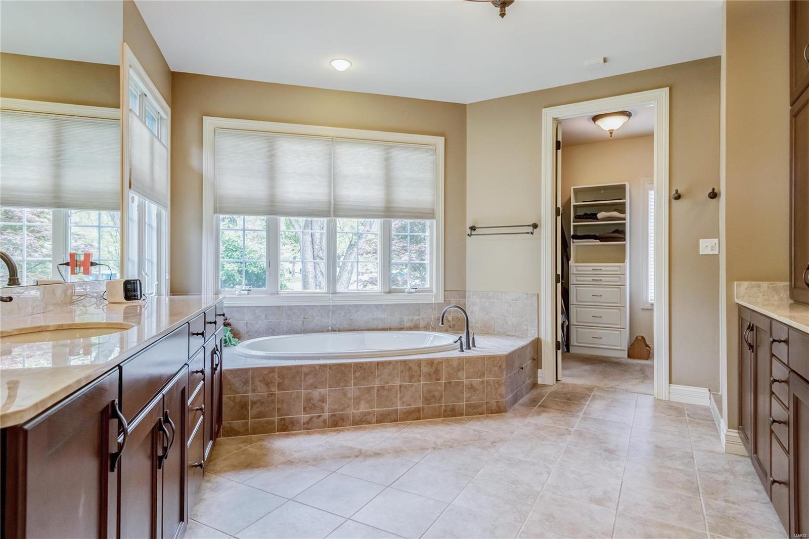 Ladue Meadows - Residential