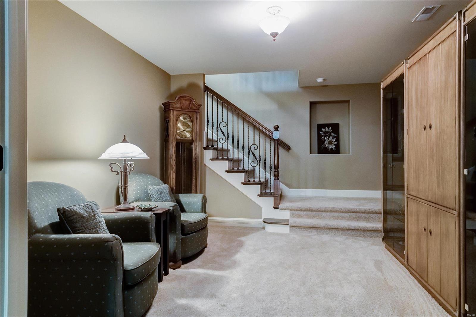 Ladue Meadows - Residential