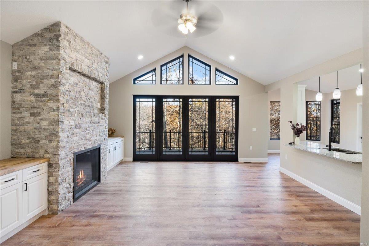 LA Riva Estates #2 - Residential