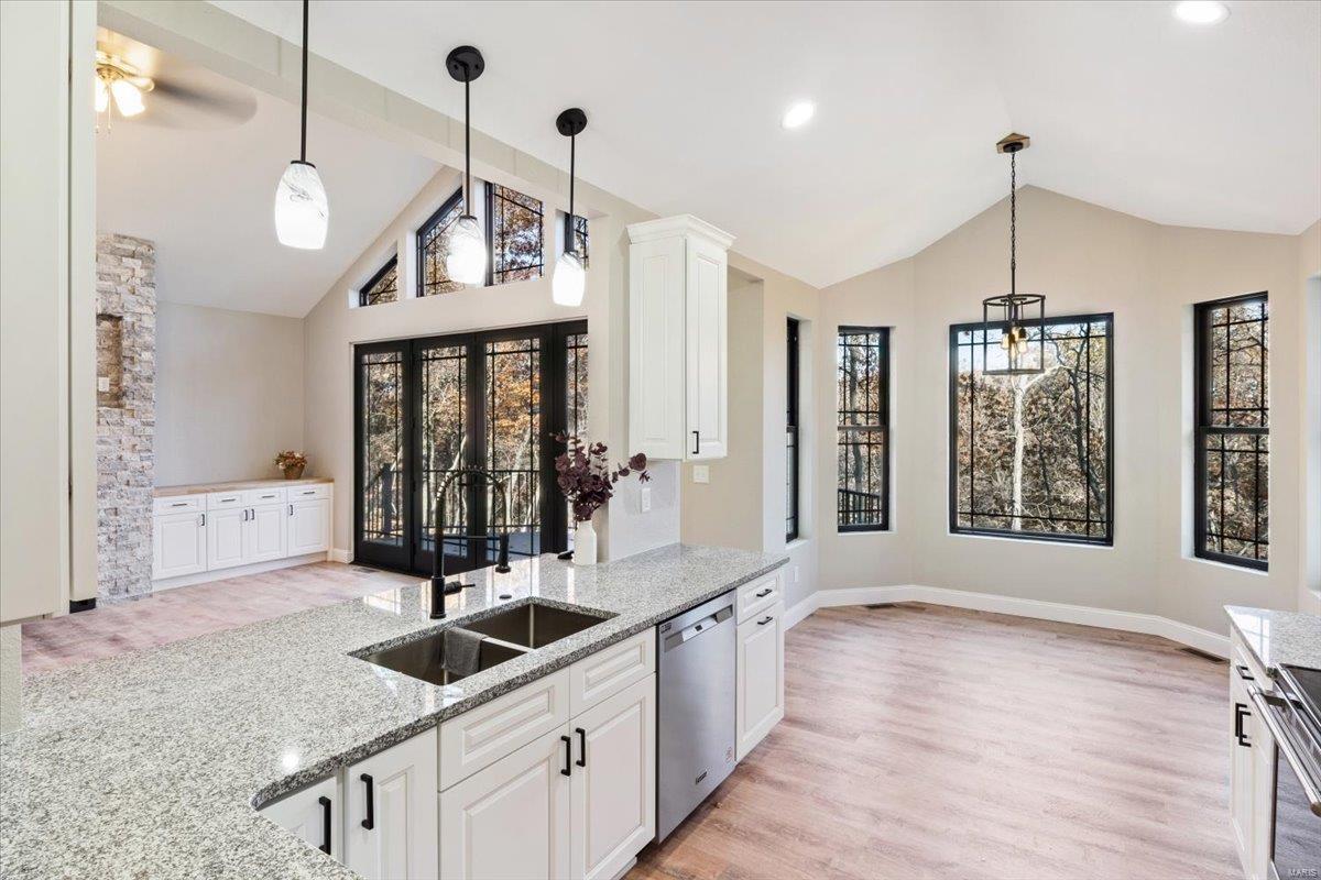 LA Riva Estates #2 - Residential