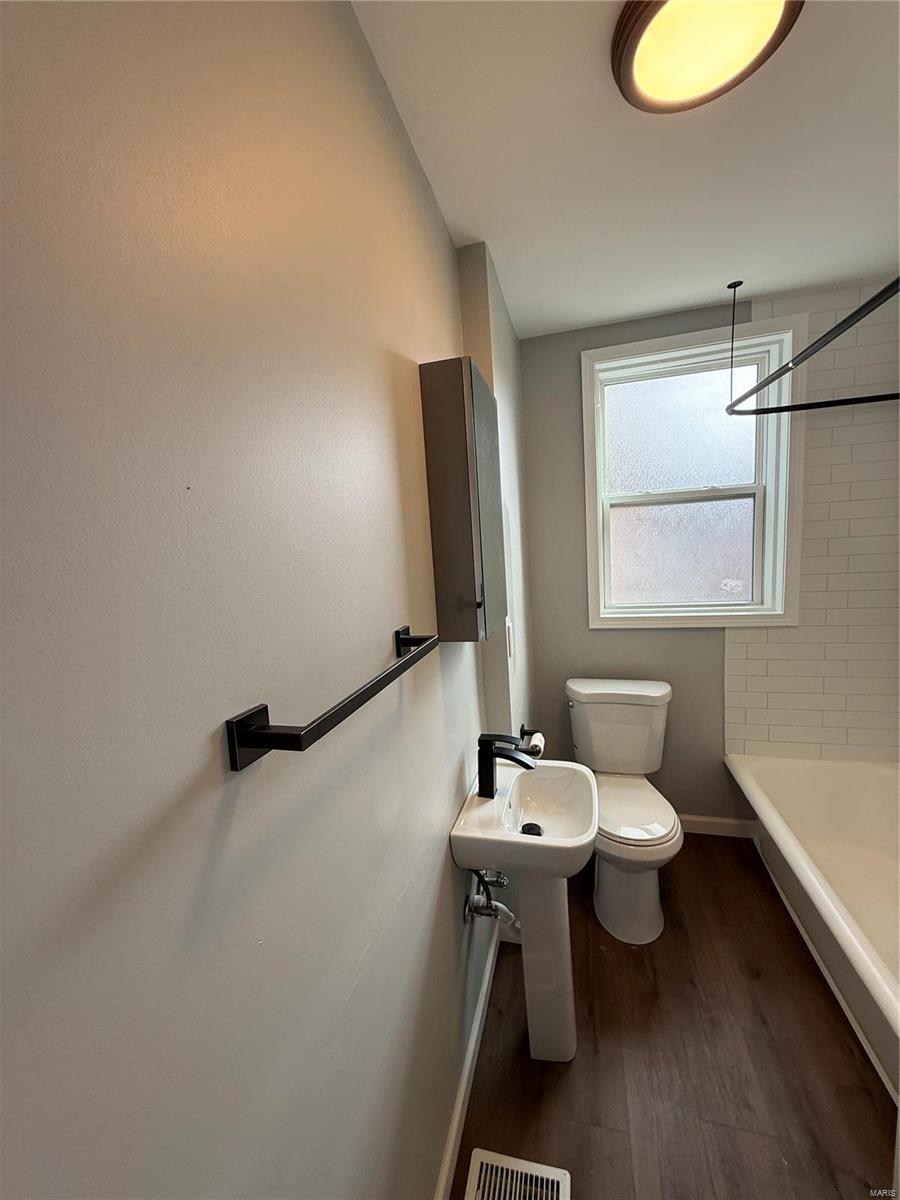 St Louis, Missouri 63109, United States, 2 Bedrooms Bedrooms, ,1 BathroomBathrooms,Residential,Pending,27248