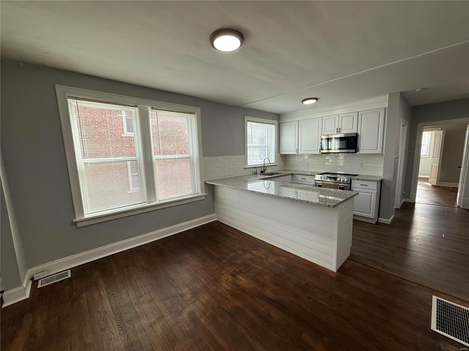 St Louis, Missouri 63109, United States, 2 Bedrooms Bedrooms, ,1 BathroomBathrooms,Residential,Pending,27248