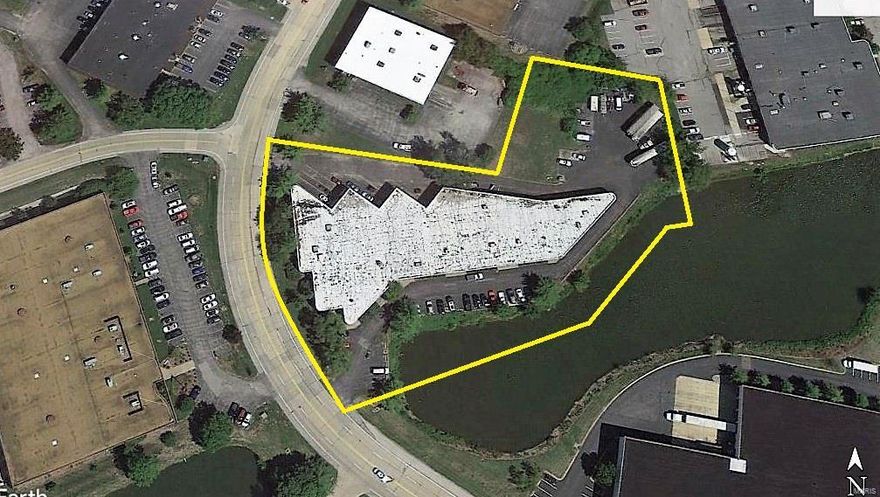 4132 Shoreline Drive is a 100% Occupied, Stabilized Investment Opportunity.  This Multi-Tenant Office/Warehouse Property is Offered at an 8% Cap Rate.  The Sale includes a 2.97 Acre Parcel  with a 33,160 S.F. Building, Built in 1985.  Zoned "M3" Planned Industrial District, this Property has a Quality Tenant Mix with a healthy combination of National, International and Local Tenants.  Current Leases are in "Modified Gross" format with varying amounts of remaining lease term.
The Subject Property is located in a quiet office/warehouse corridor, 1/2 Mile from Earth City Expressway/MO-141, where Lakefront Drive becomes Shoreline Drive.  This property benefits from convenient access to I-70, I-270, and MO-141.
Full Offering Memorandum available. Location: Industrial Area