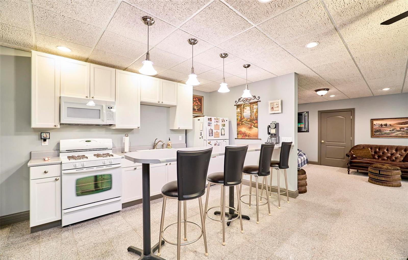 Anton Place - Residential