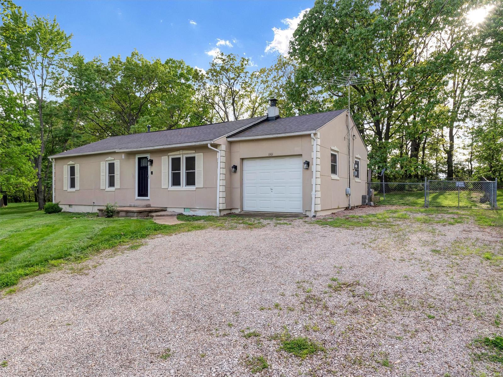 1101 Sunset Drive