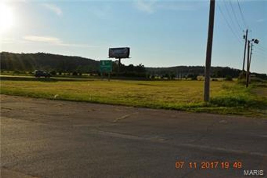 Don't miss out on this rare opportunity to buy a PRIME PARCEL OF LAND in an incredibly fast growing city. This parcel has 14+ acres in the Heart of Farmington with Highway 67  frontage. ( OWNER WILL DIVIDE ) Many Big Business's are moving to this FAST growing city. Don't miss out on this one. Don't wait! Call for your showing Location: City, Corner Location, Downtown, High Traffic, Hwy/Interstate Frntg, Retail Center