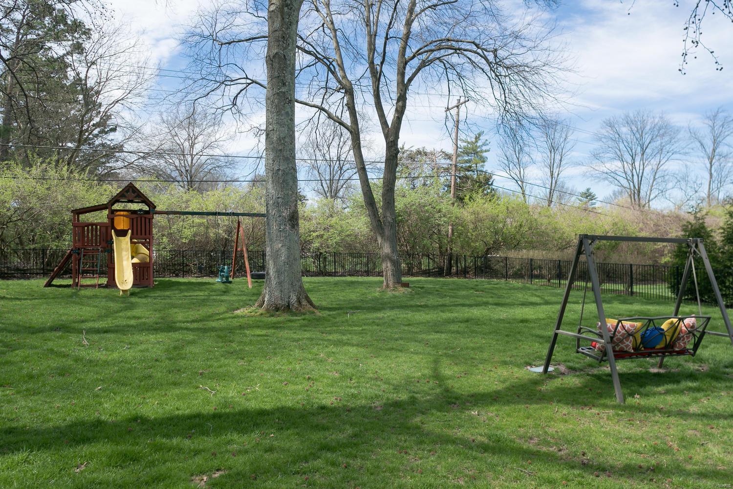 Town & Country Manor - Residential