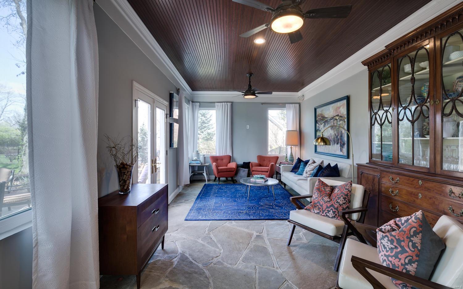 Town & Country Manor - Residential