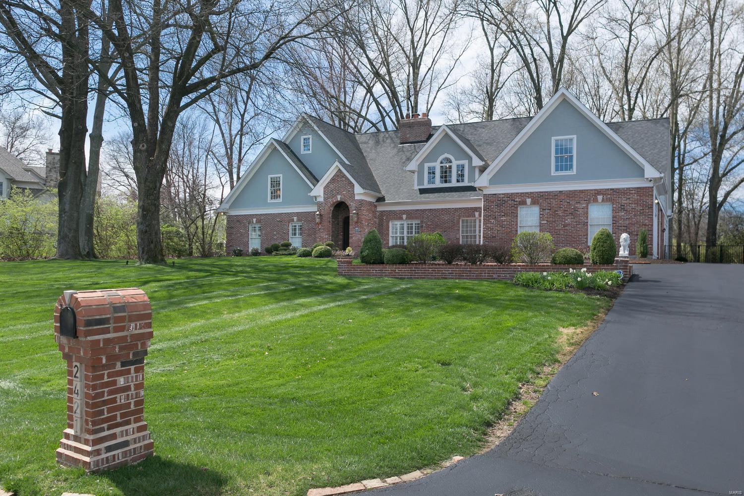 Town & Country Manor - Residential