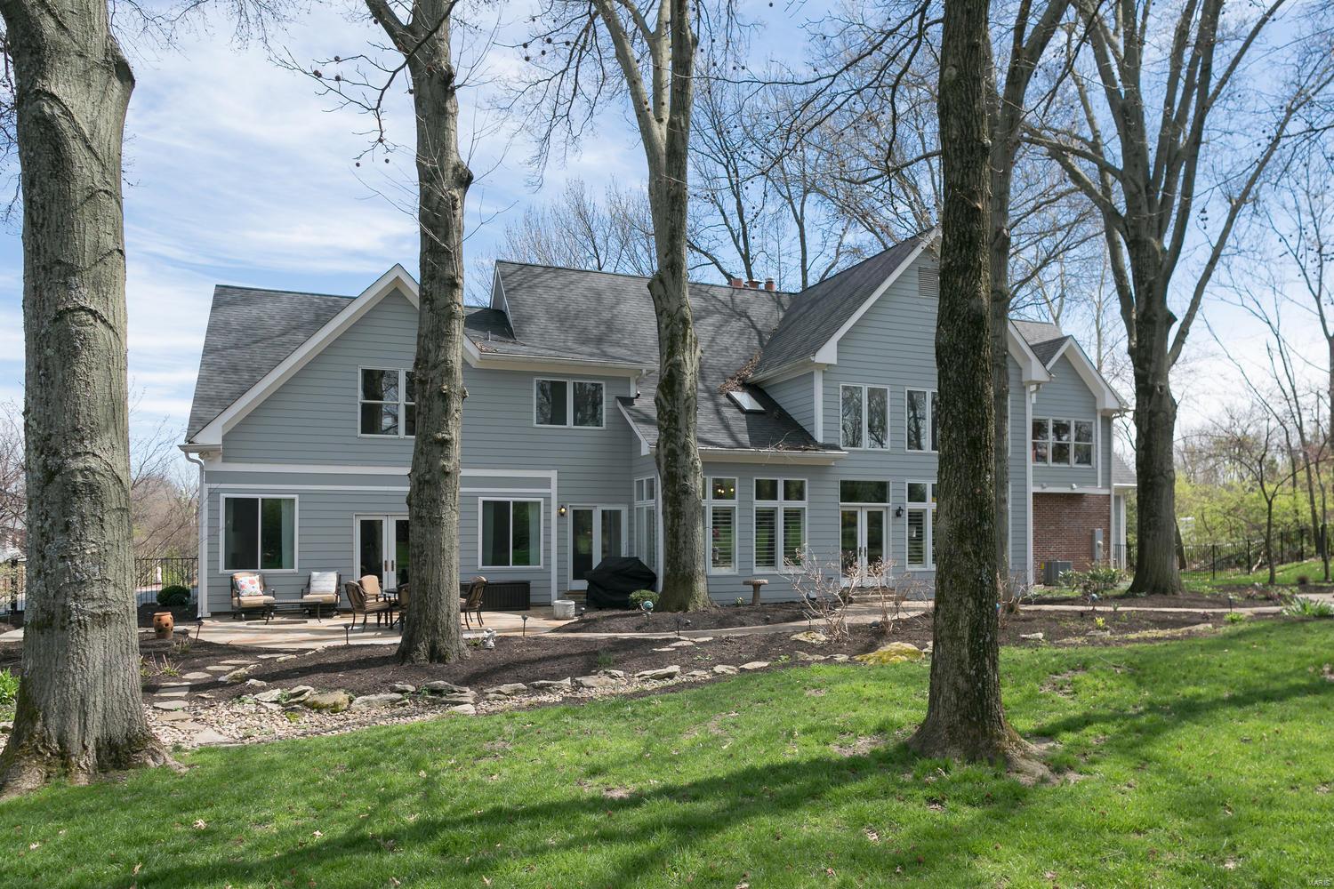 Town & Country Manor - Residential