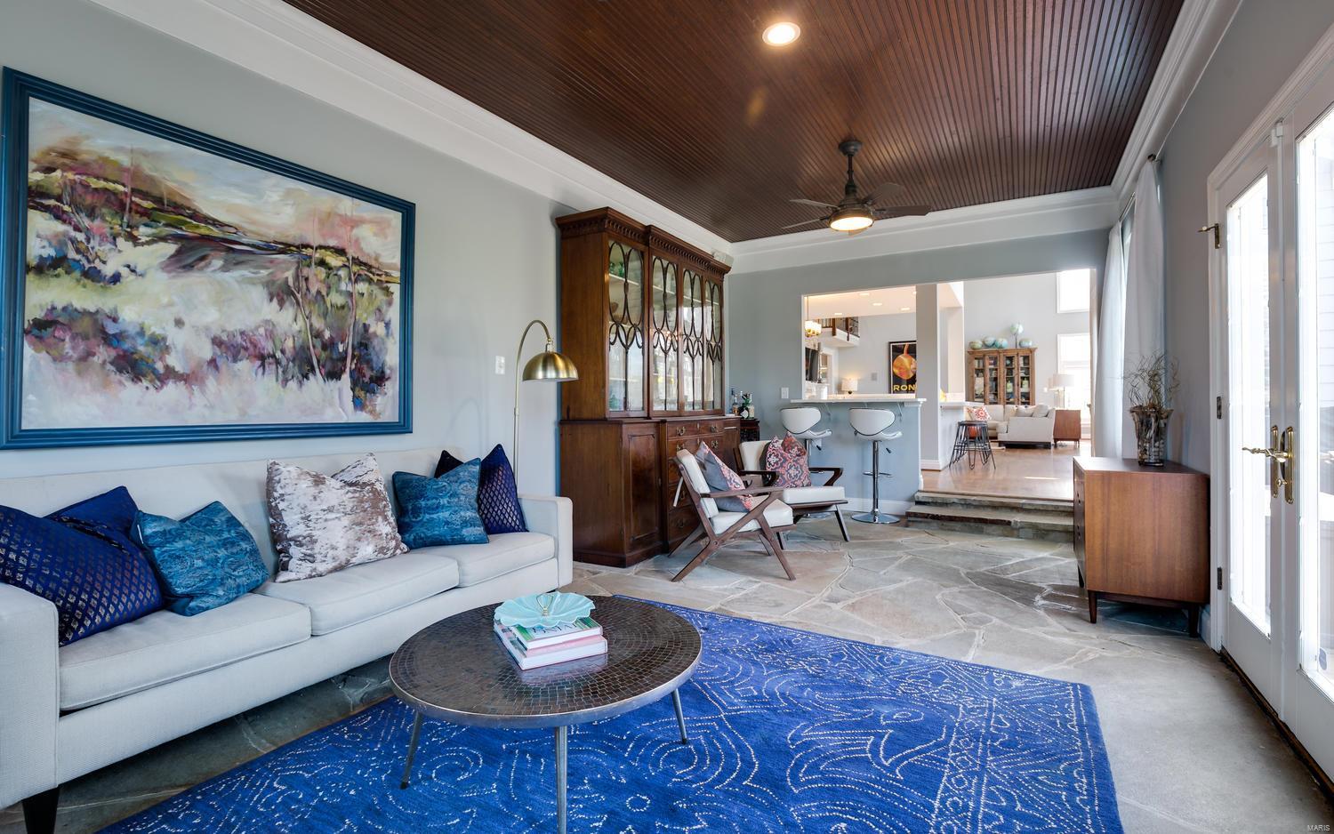 Town & Country Manor - Residential