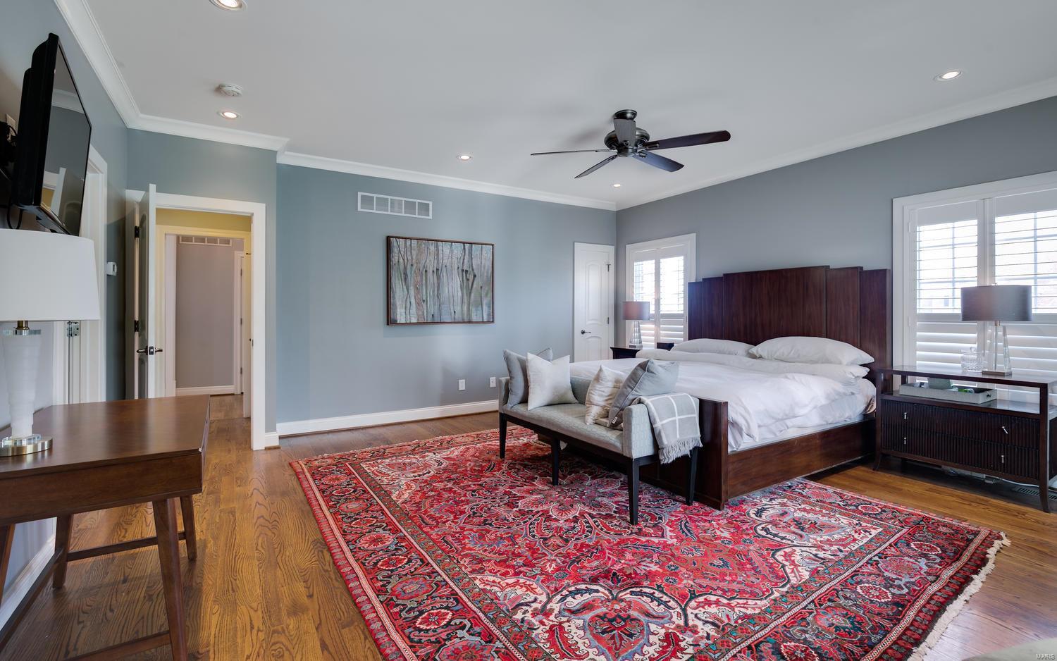 Town & Country Manor - Residential