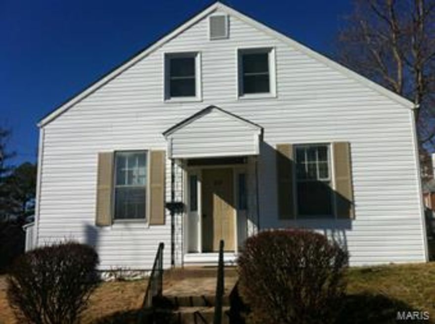 This has History behind it and has plenty of space for everyone to enjoy. Convenient to downtown, shopping and main roads. Nice yard, Side porch and detached garage, 2 bedrooms main level and one upstairs with an additional bonus room up, Large Living room with high ceilings and additional space for dining or office area, Kitchen with plenty of counter top space or work space, Breakfast room, Entry foyer. So much more come see.