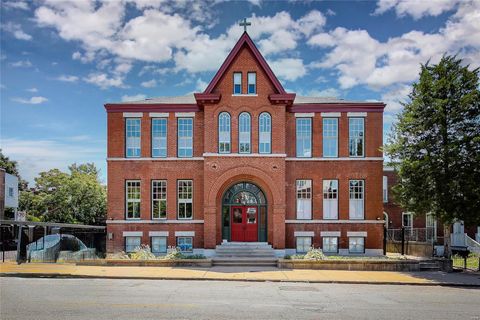 Condominium in St Louis MO 2216 Sidney Street 1.jpg