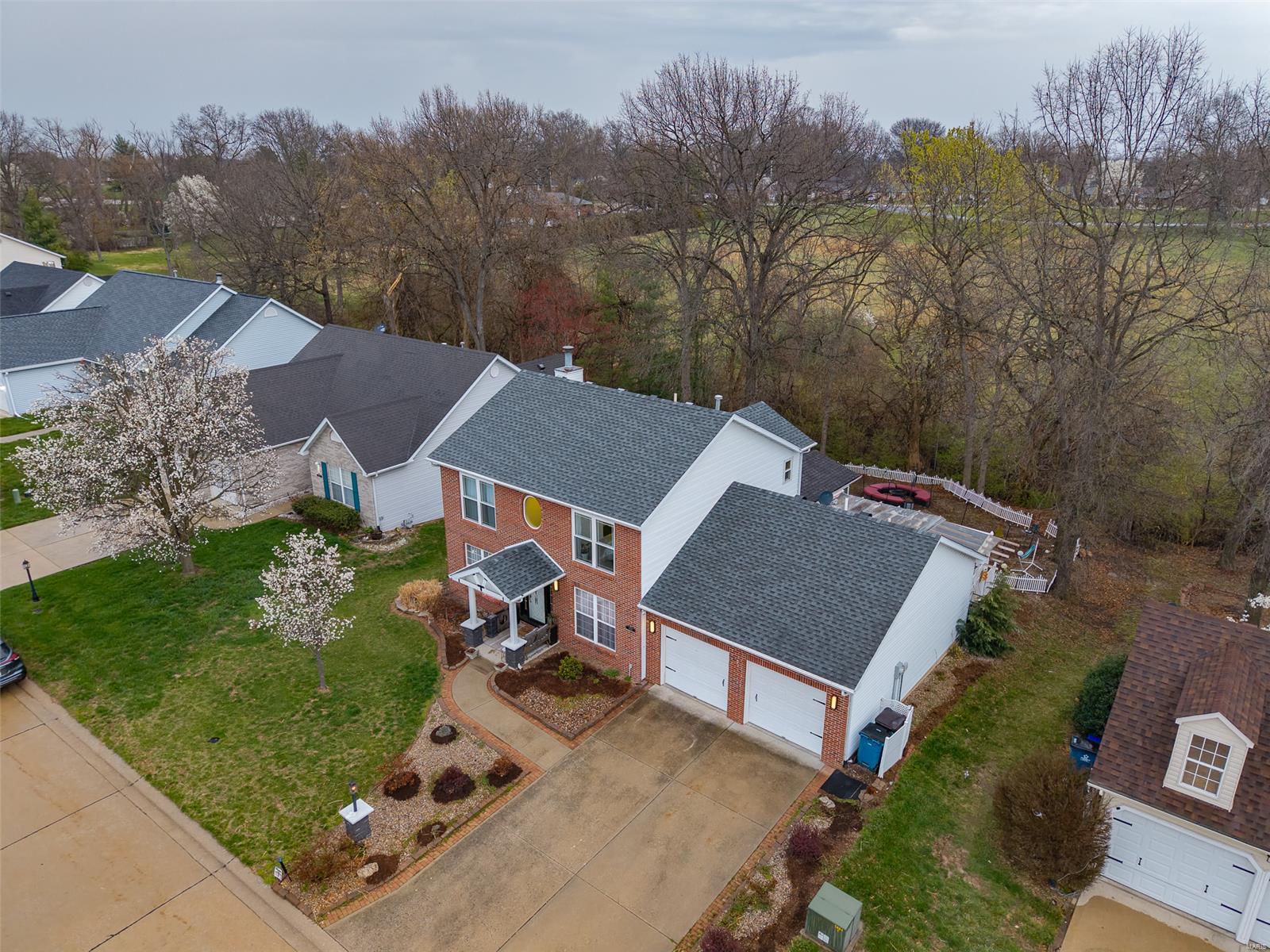 Alton, Illinois 62002, United States, 4 Bedrooms Bedrooms, ,4 BathroomsBathrooms,Residential,Active,97477