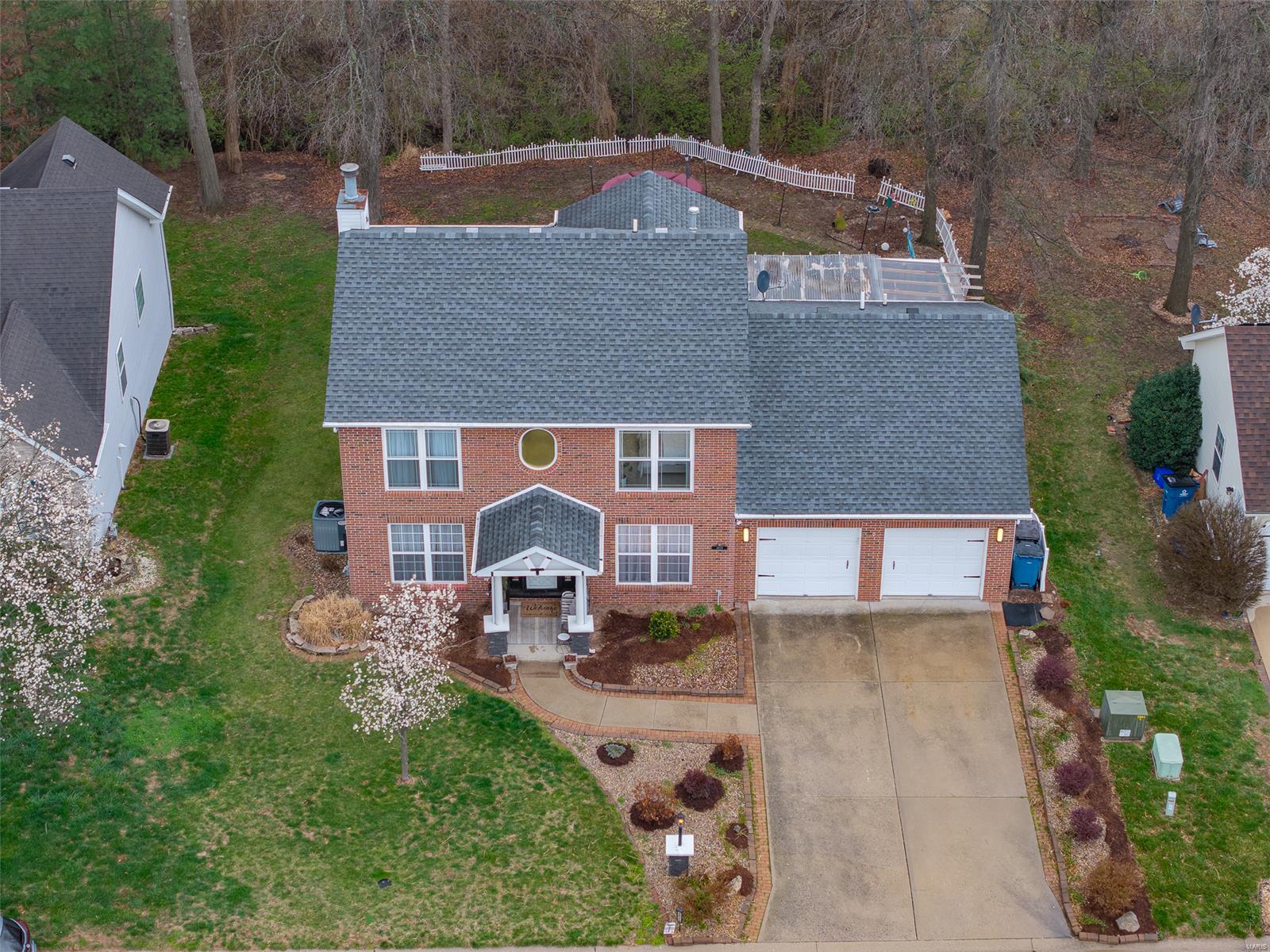 Alton, Illinois 62002, United States, 4 Bedrooms Bedrooms, ,4 BathroomsBathrooms,Residential,Active,97477