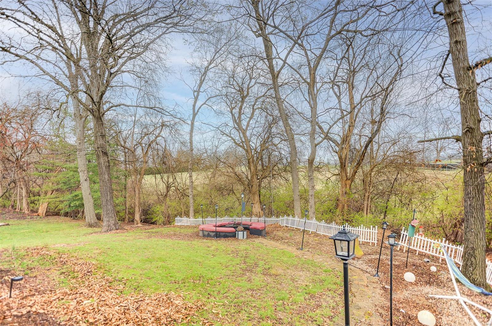 Alton, Illinois 62002, United States, 4 Bedrooms Bedrooms, ,4 BathroomsBathrooms,Residential,Active,97477