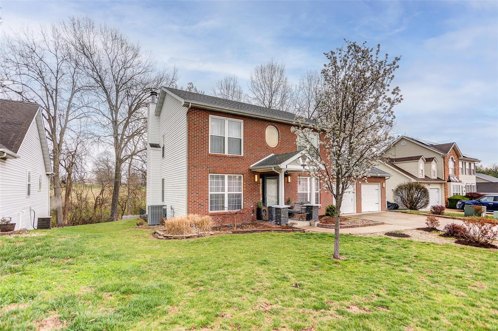 Alton, Illinois 62002, United States, 4 Bedrooms Bedrooms, ,4 BathroomsBathrooms,Residential,Active,97477